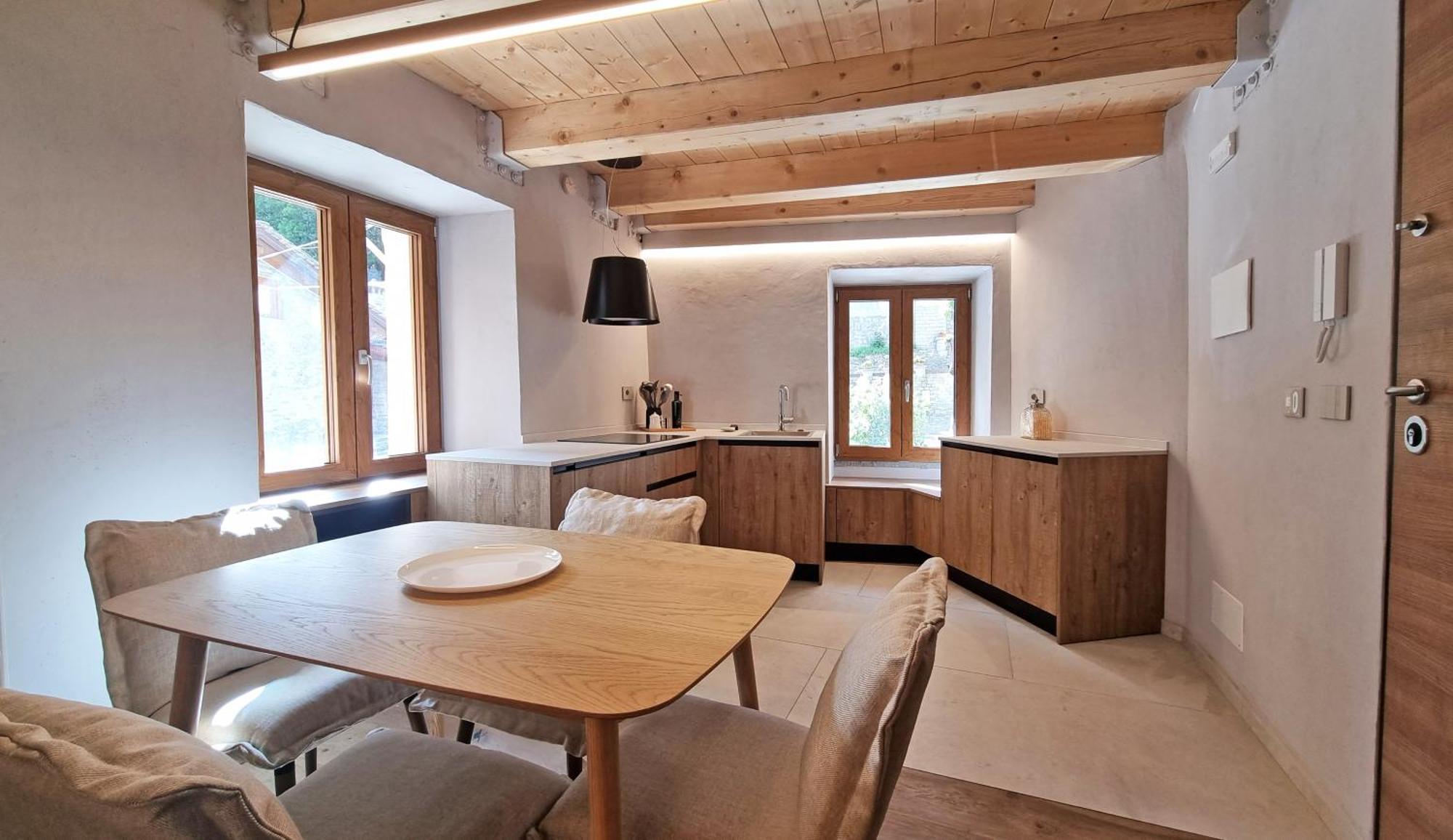 Alpine Chic Retreat Apartment