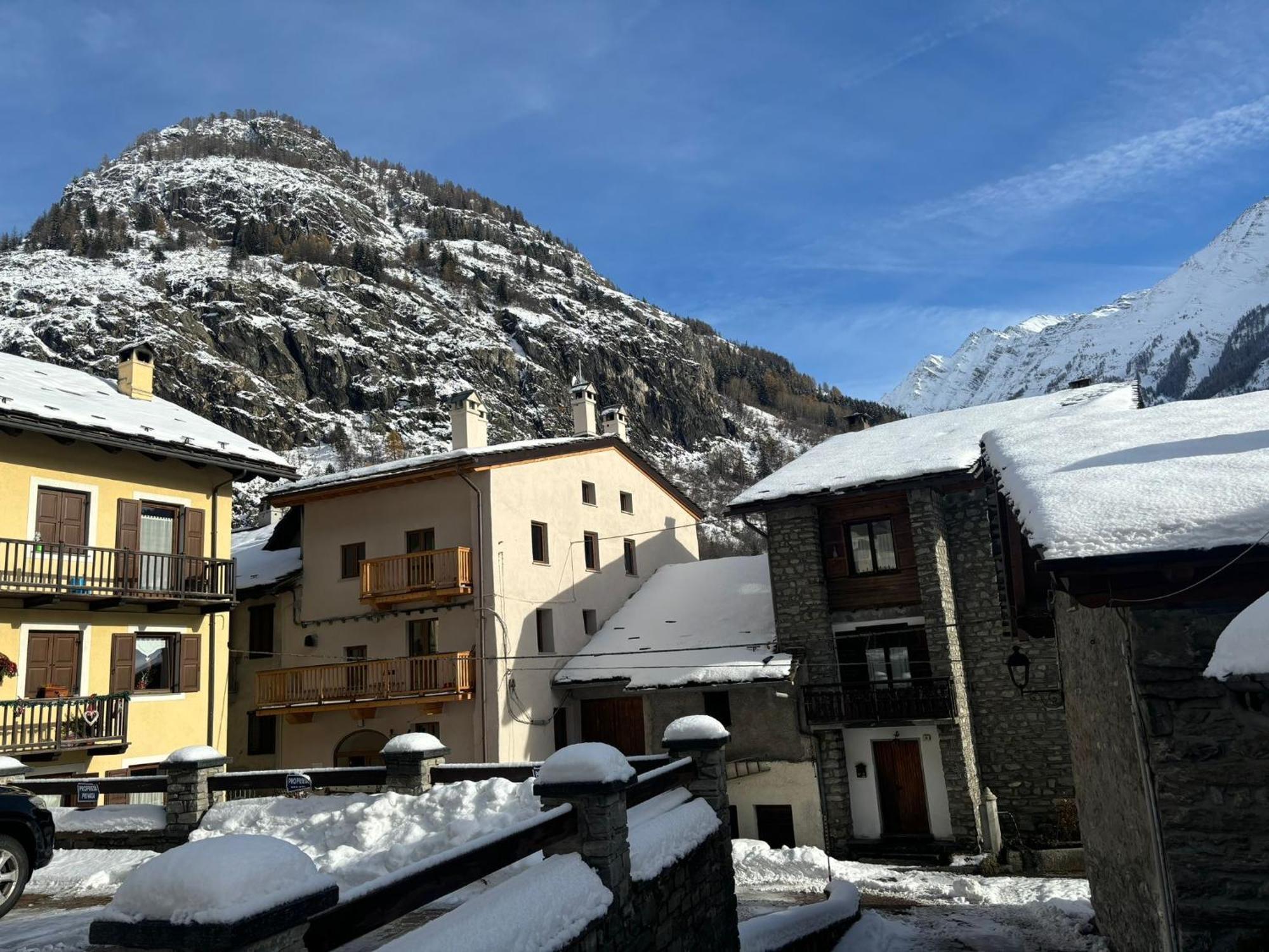 Alpine Chic Retreat Apartment Courmayeur